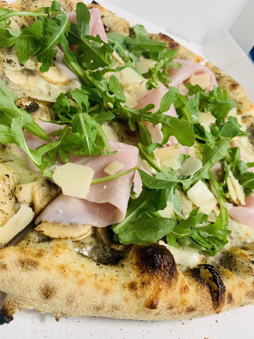 I CUGINI Pizzeria · Photos 4